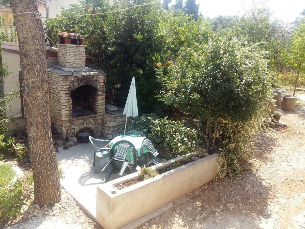 Manda Ljubetic Apartamento Sutivan Exterior foto